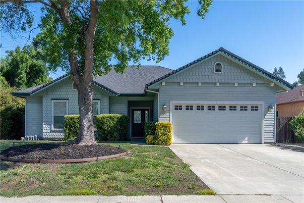 Attached, Exterior, Facade, Ranch