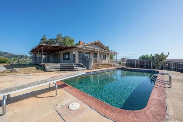 Exterior, Pool