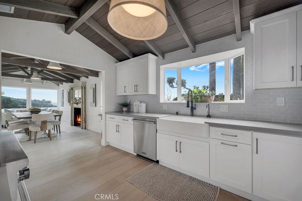 Dining room, Fireplace, Interior, Kitchen, Stainless Steel Appliances, Wooden Beams, Wooden Ceilings, Wood Texture Flooring