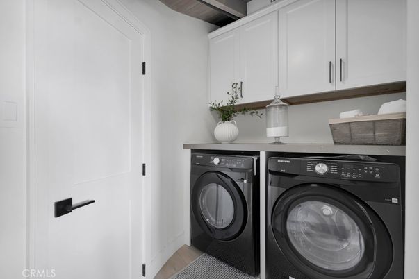 Interior, Washer, Wood Texture Flooring
