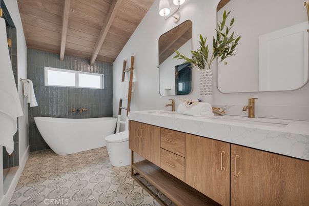 Bathroom, Dual Sink Vanities, Free Standing Baths, Interior, Wooden Beams, Wooden Ceilings