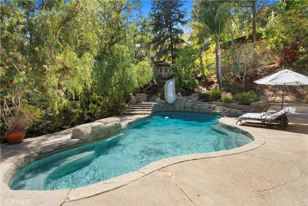 Exterior, Playground, Pool
