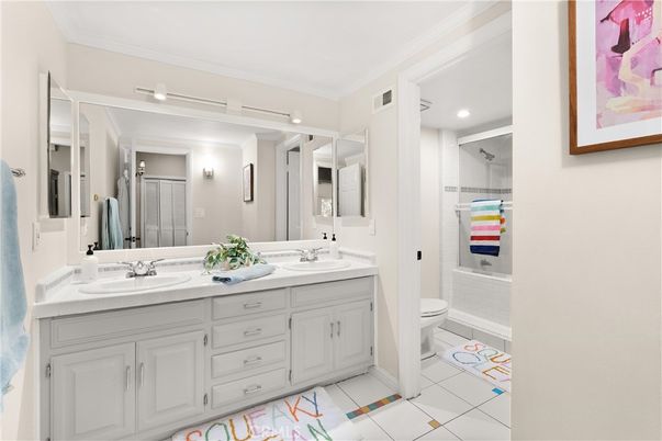 Bathroom, Dual Sink Vanities, Interior, Recessed Lighting