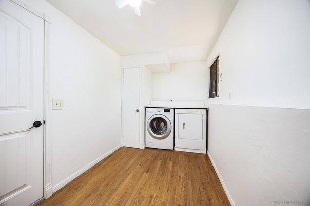 Interior, Washer, Wood Texture Flooring