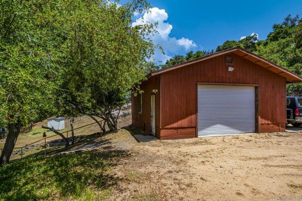 Detached Garage, Exterior