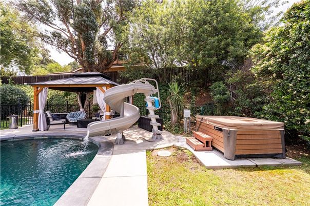 Exterior, Hot Tub, Pool