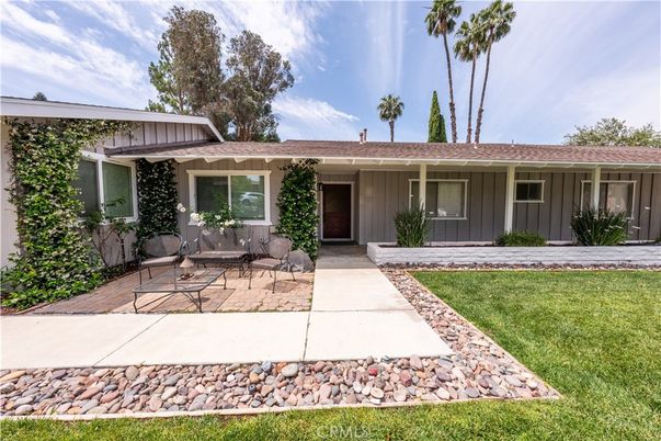 Exterior, Facade, Ranch