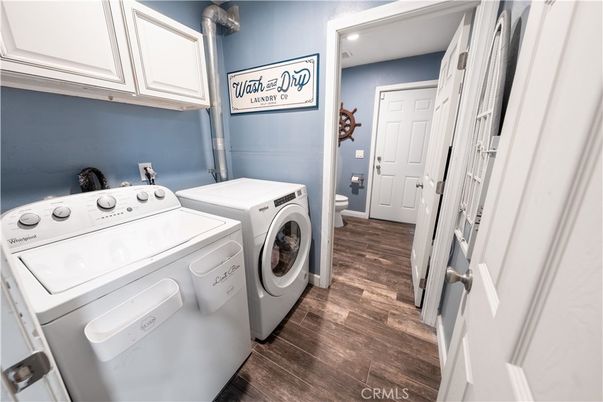 Interior, Recessed Lighting, Washer, Wood Texture Flooring