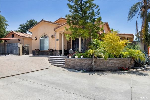 Exterior, Facade, Mediterranean
