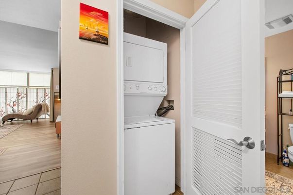 Interior, Utility Closets, Washer, Wood Texture Flooring