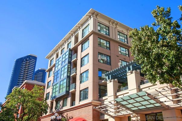 Exterior, Facade, Condo Building