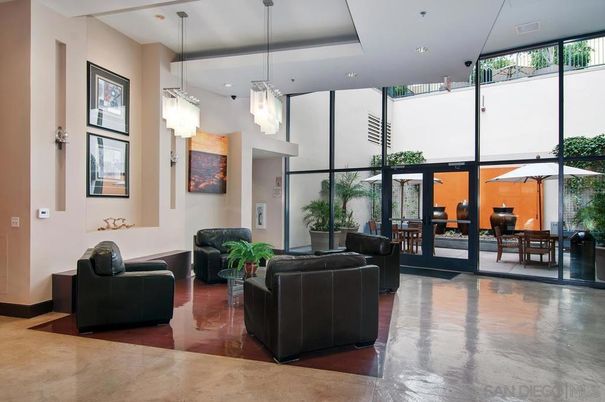 Interior, Living room, Pendant Lights, Recessed Lighting