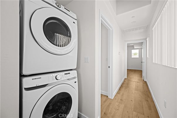 Interior, Utility Closets, Washer, Wood Texture Flooring