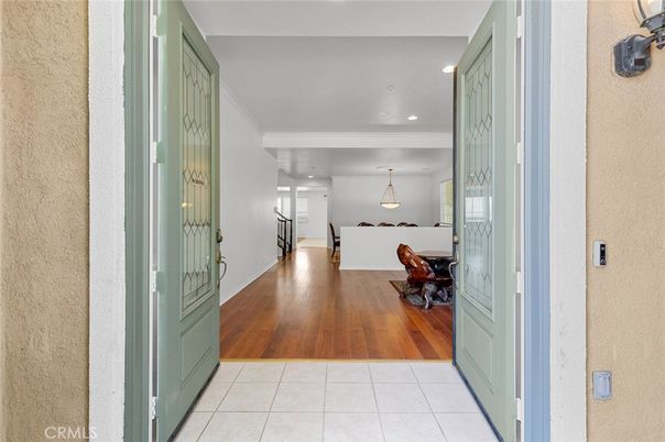 Interior, Pendant Lights, Recessed Lighting, Wood Texture Flooring