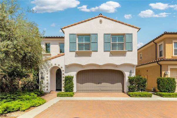 Attached, Exterior, Facade, Spanish Mediterranean