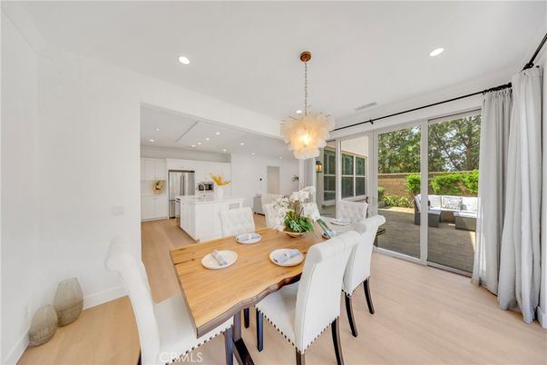 Chandelier, Dining room, Interior, Kitchen, Pendant Lights, Recessed Lighting, Wood Texture Flooring
