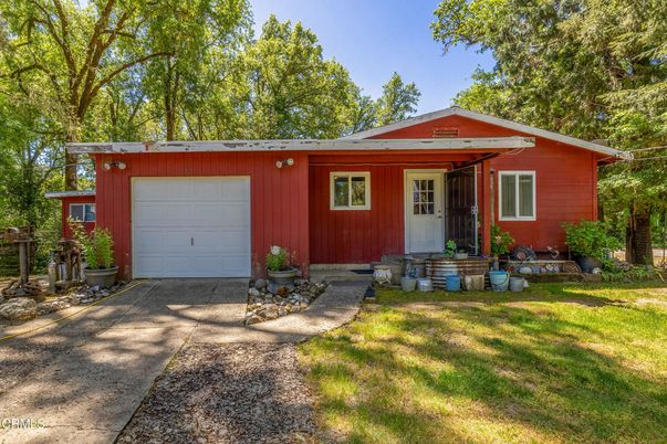 Attached, Exterior, Facade, Ranch