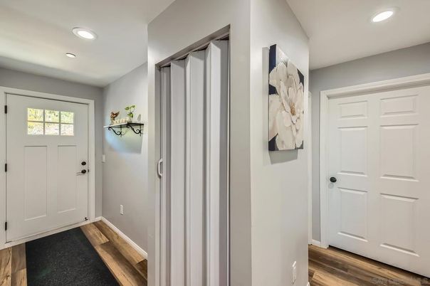 Interior, Recessed Lighting, Wood Texture Flooring