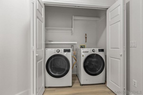 Interior, Utility Closets, Washer, Wood Texture Flooring