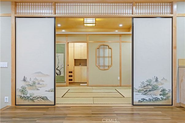 Interior, Recessed Lighting, Wood Texture Flooring