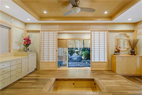 Interior, Recessed Lighting, Wood Texture Flooring