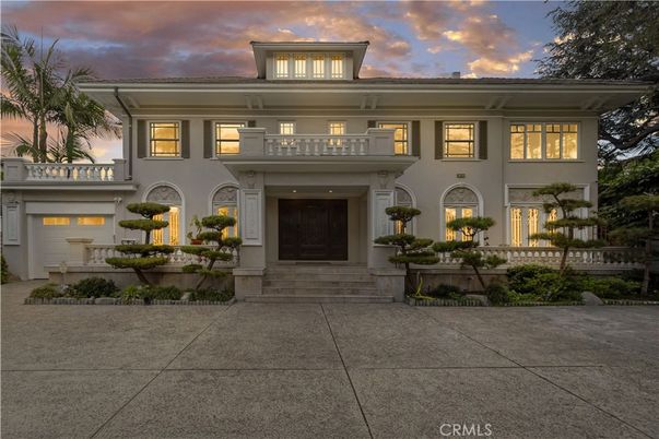 Exterior, Facade, Mediterranean