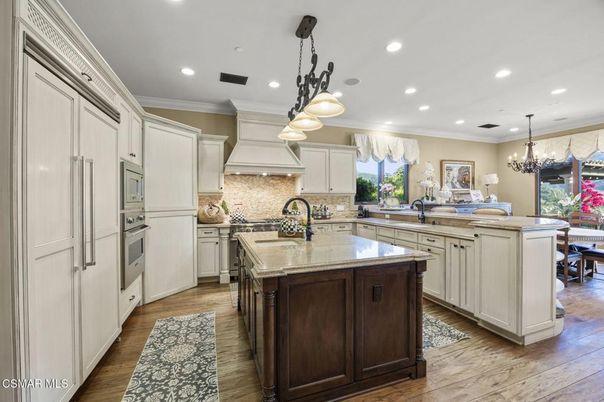 Chandelier, Dining room, Interior, Kitchen, Pendant Lights, Recessed Lighting, Wood Texture Flooring
