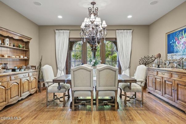 Chandelier, Dining room, Interior, Recessed Lighting, Wood Texture Flooring