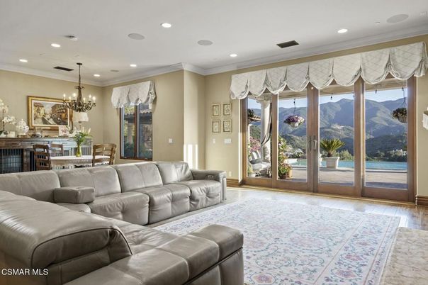 Chandelier, Dining room, Interior, Living room, Recessed Lighting, Wood Texture Flooring
