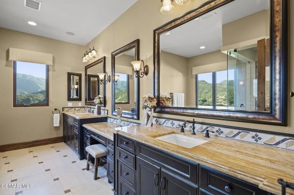Bathroom, Dual Sink Vanities, Interior, Recessed Lighting