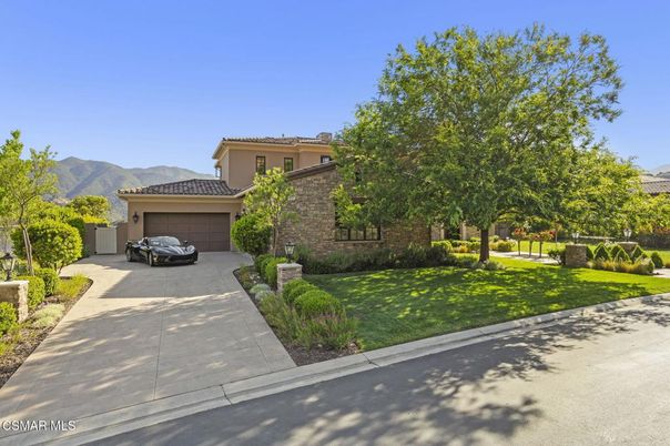 Attached, Exterior, Facade, Mediterranean