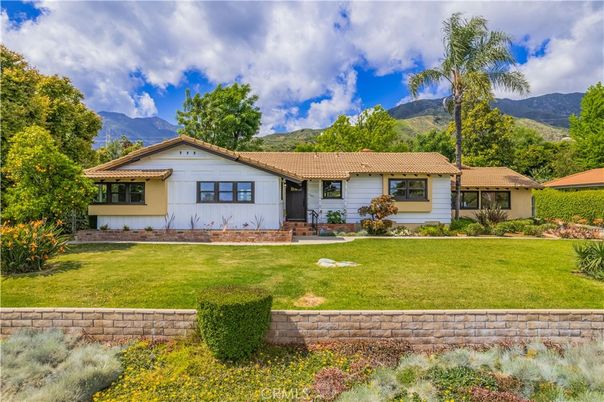 Backyard, Exterior, Facade, Ranch
