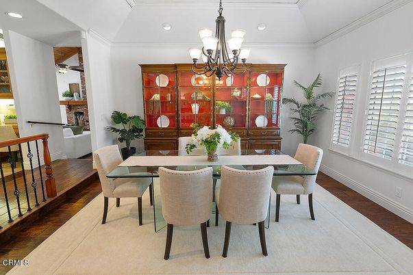 Chandelier, Dining room, Interior, Recessed Lighting, Wood Texture Flooring