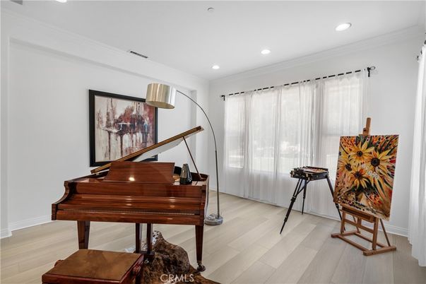 Interior, Piano, Recessed Lighting, Wood Texture Flooring