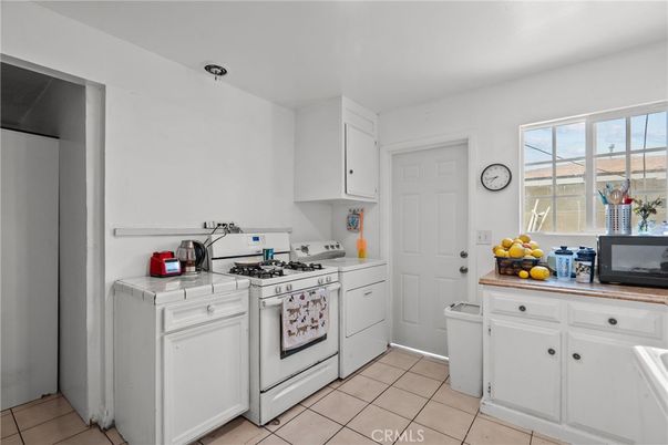 Interior, Kitchen, Tile Countertops