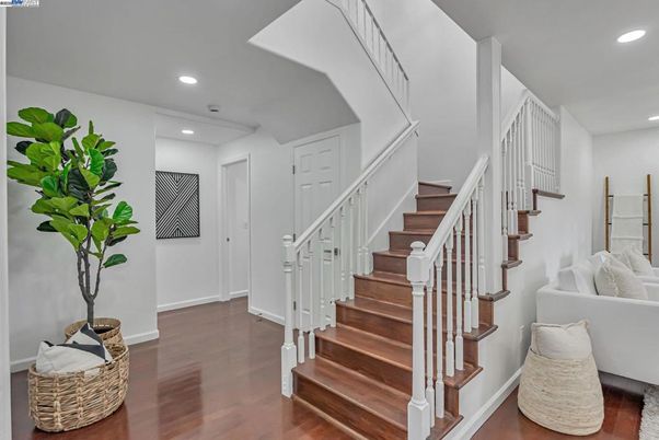 Interior, Recessed Lighting, Wood Texture Flooring