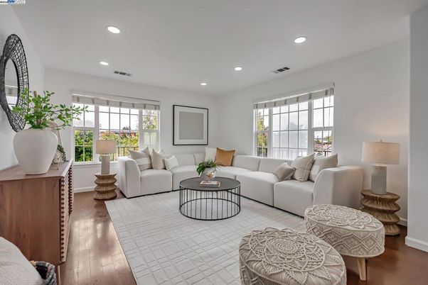 Interior, Living room, Recessed Lighting, Wood Texture Flooring