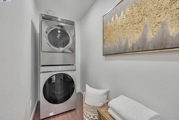 Interior, Utility Closets, Washer, Wood Texture Flooring