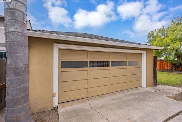 Detached Garage, Exterior