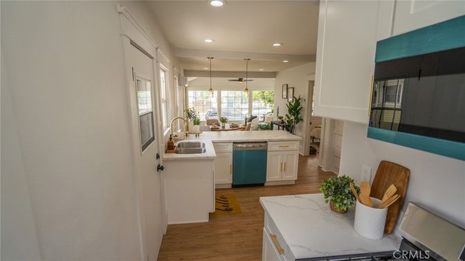 Interior, Kitchen, Pendant Lights, Recessed Lighting, Wood Texture Flooring