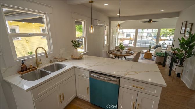 Dining room, Interior, Kitchen, Pendant Lights, Recessed Lighting, Wood Texture Flooring