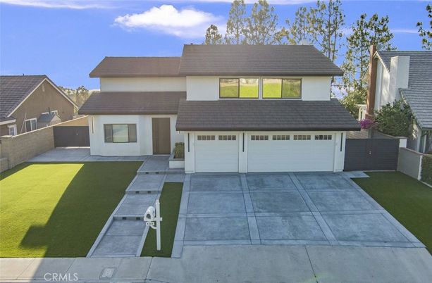 Attached, Exterior, Facade, Modern