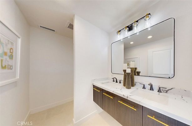 Bathroom, Dual Sink Vanities, Interior