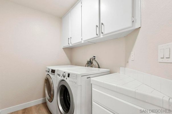 Interior, Washer, Wood Texture Flooring