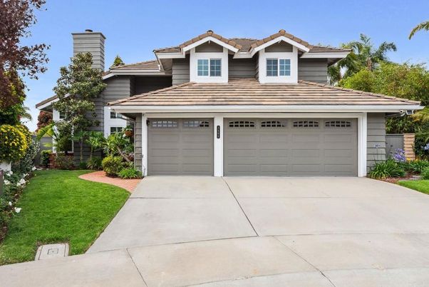Attached, Exterior, Facade, American Craftsman