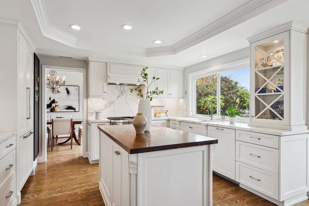 Chandelier, Interior, Kitchen, Marble Walls, Recessed Lighting, Wood Texture Flooring
