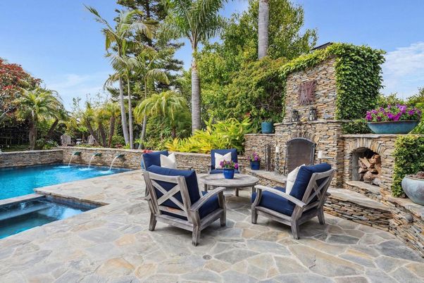 Exterior, Fireplace, Pool