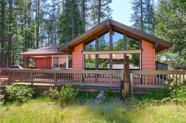Exterior, Facade, Log Home