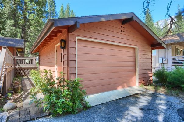 Detached Garage, Exterior