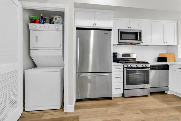 Interior, Kitchen, Stainless Steel Appliances, Utility Closets, Washer, Wood Texture Flooring